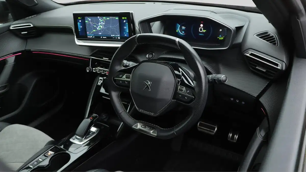 2021-peugeot-2008-suv-e-gt-big-9