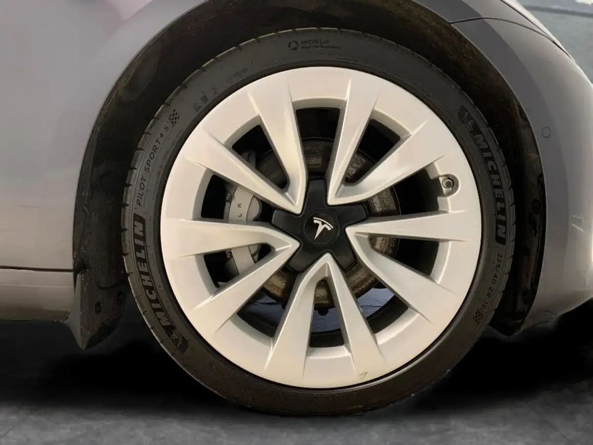 2021-tesla-model-3-e-long-range-awd-big-30