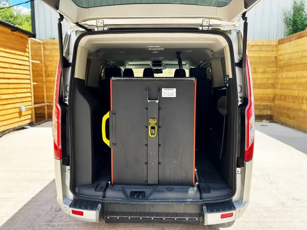 2017-ford-tourneo-custom-20tdci-310-l1-titanium-130ps-big-8