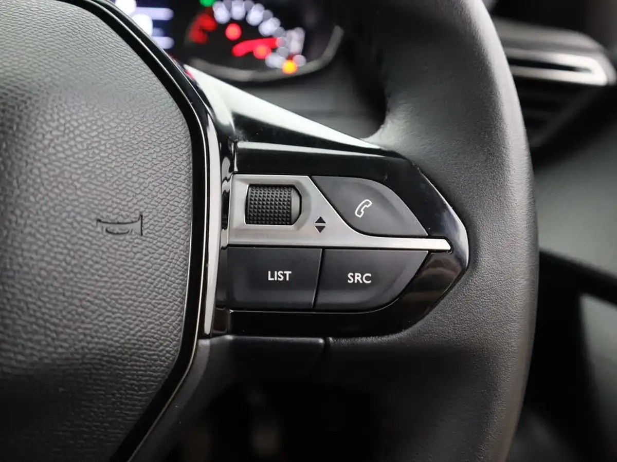 2022-peugeot-2008-suv-12-puretech-active-premium-big-32