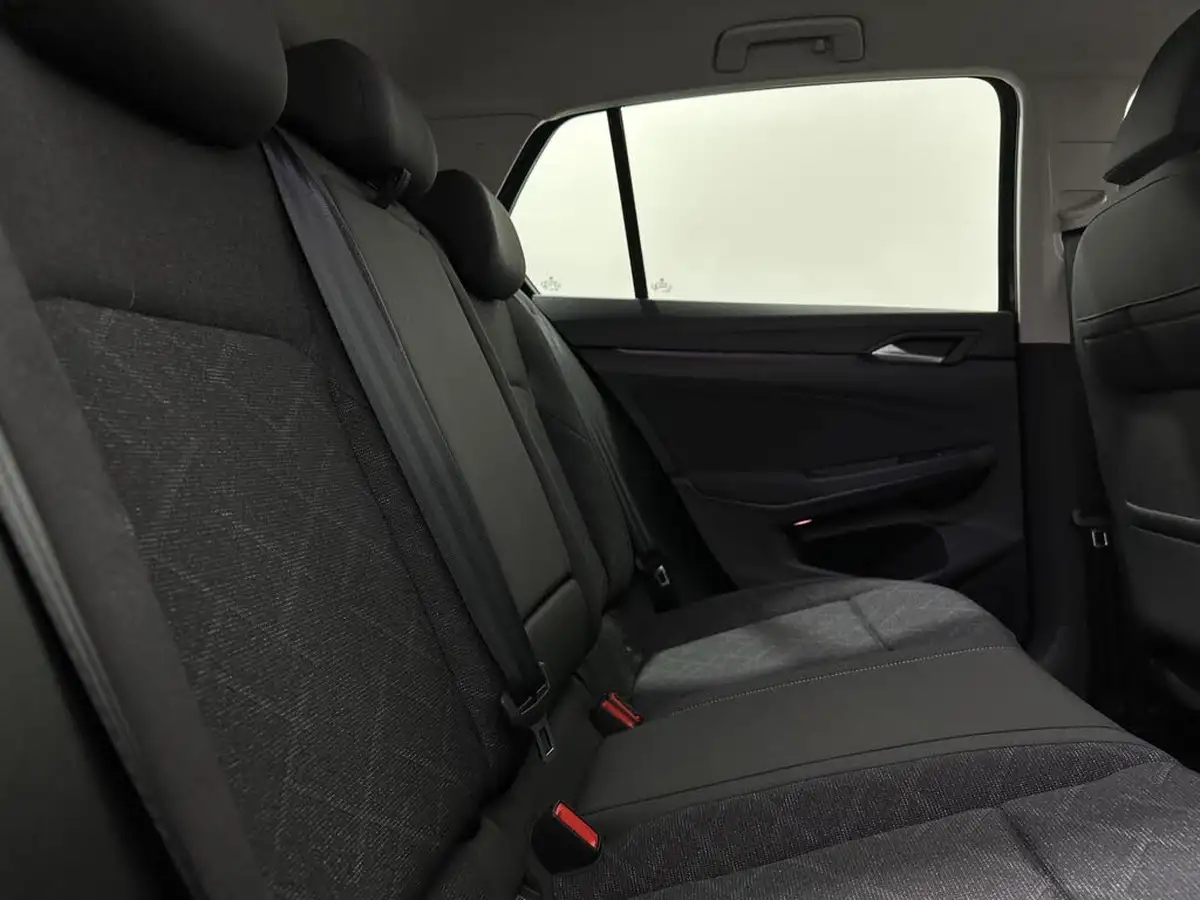 2022-volkswagen-golf-15-tsi-life-150ps-hatchback-big-41