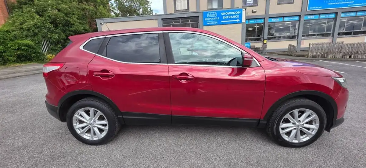 2014-nissan-qashqai-15dci-acenta-premium-big-9