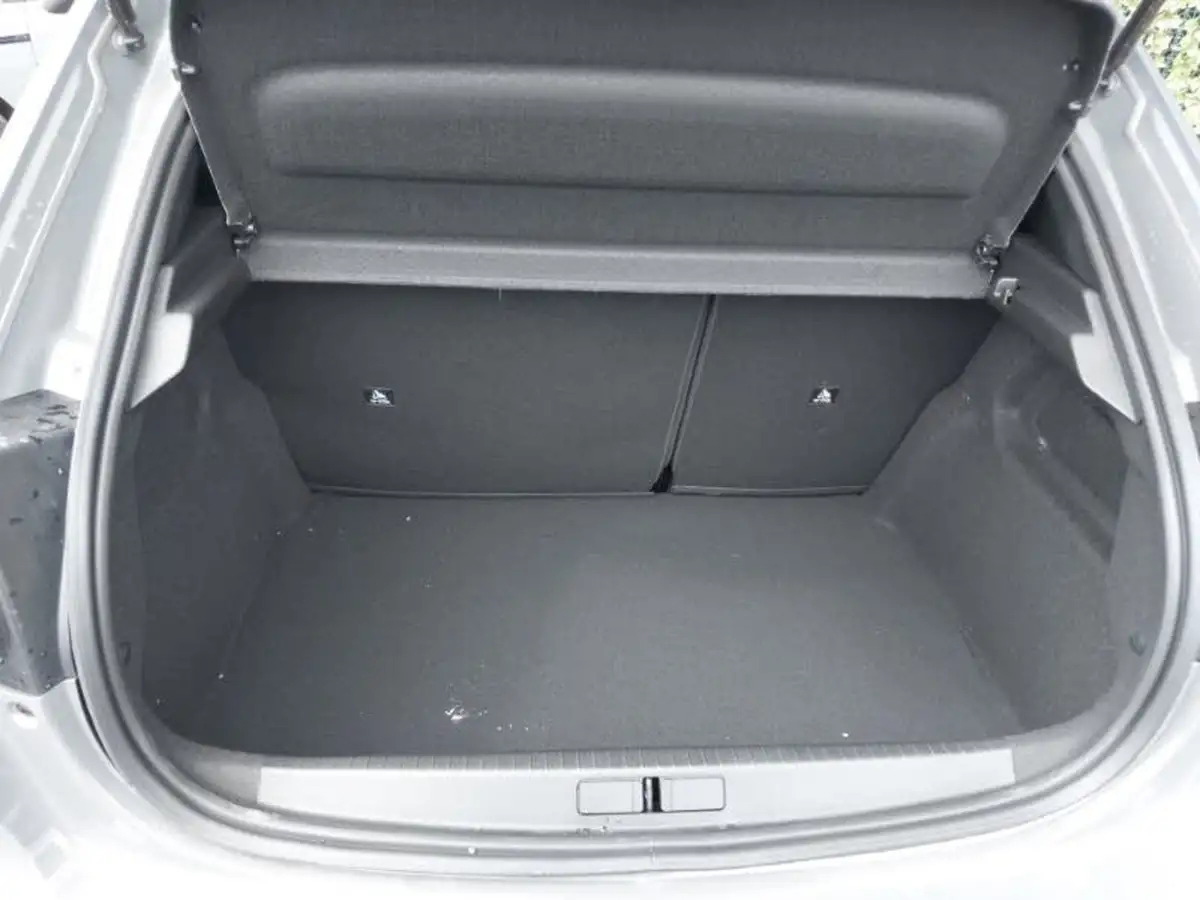 2024-peugeot-208-12-puretech-allure-big-7