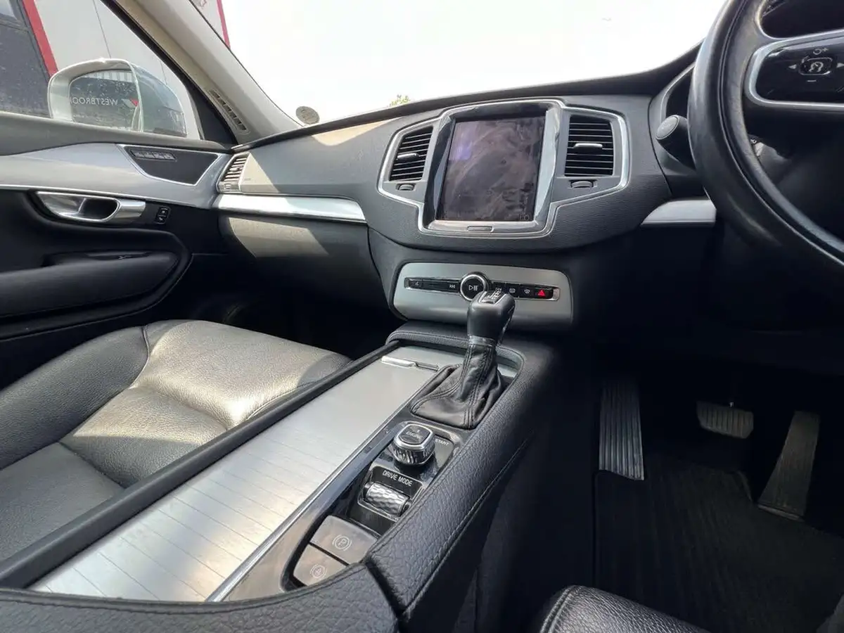 2016-volvo-xc90-20td-d5-momentum-big-34