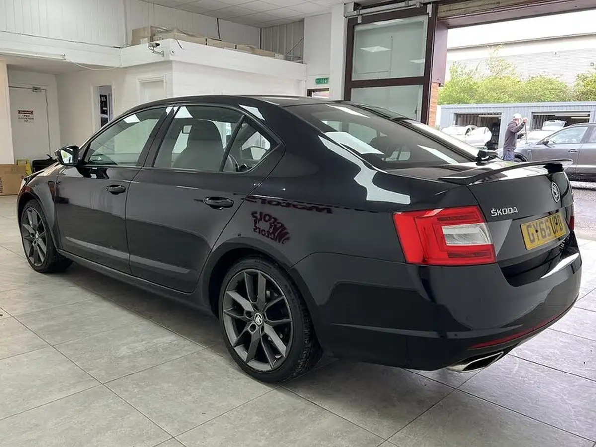 2015-skoda-octavia-20tdi-vrs-hatchback-big-5