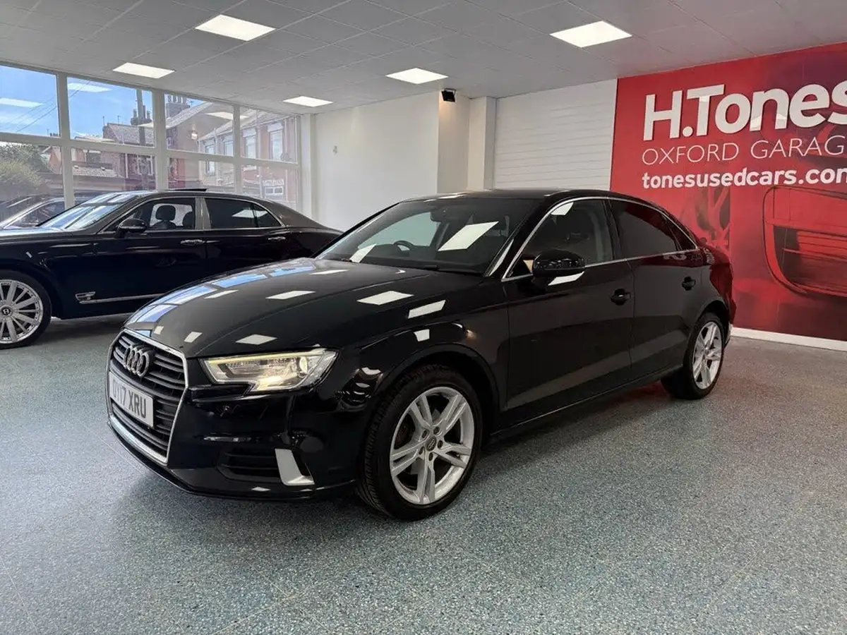 2017-audi-a3-16tdi-sport-110ps-nav-saloon-4d-big-17