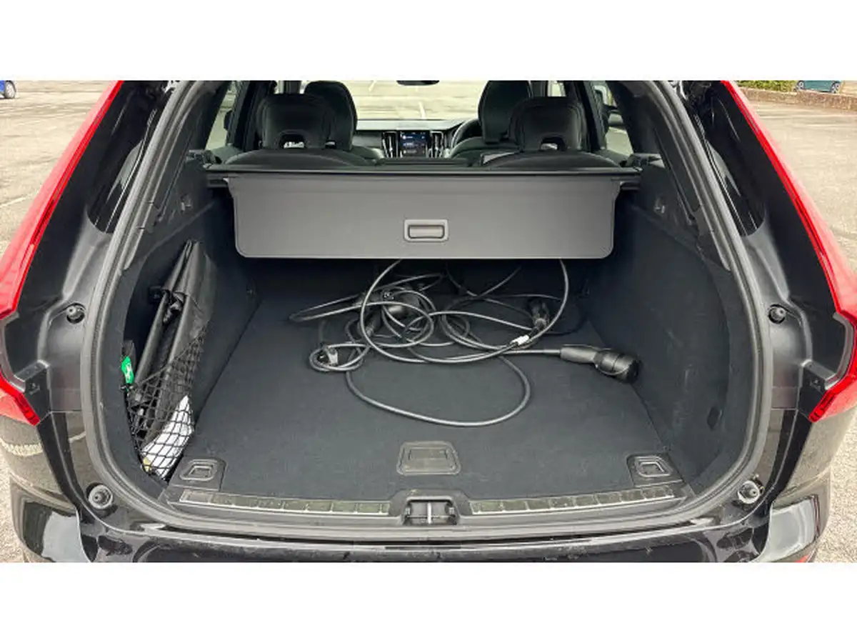 2025-volvo-xc60-20-t6-plus-black-edition-big-16