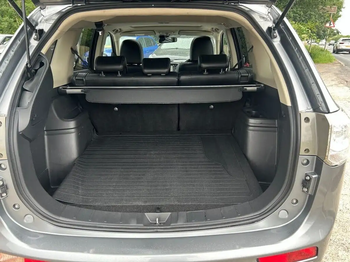 2015-mitsubishi-outlander-20-gx4hs-phev-big-11