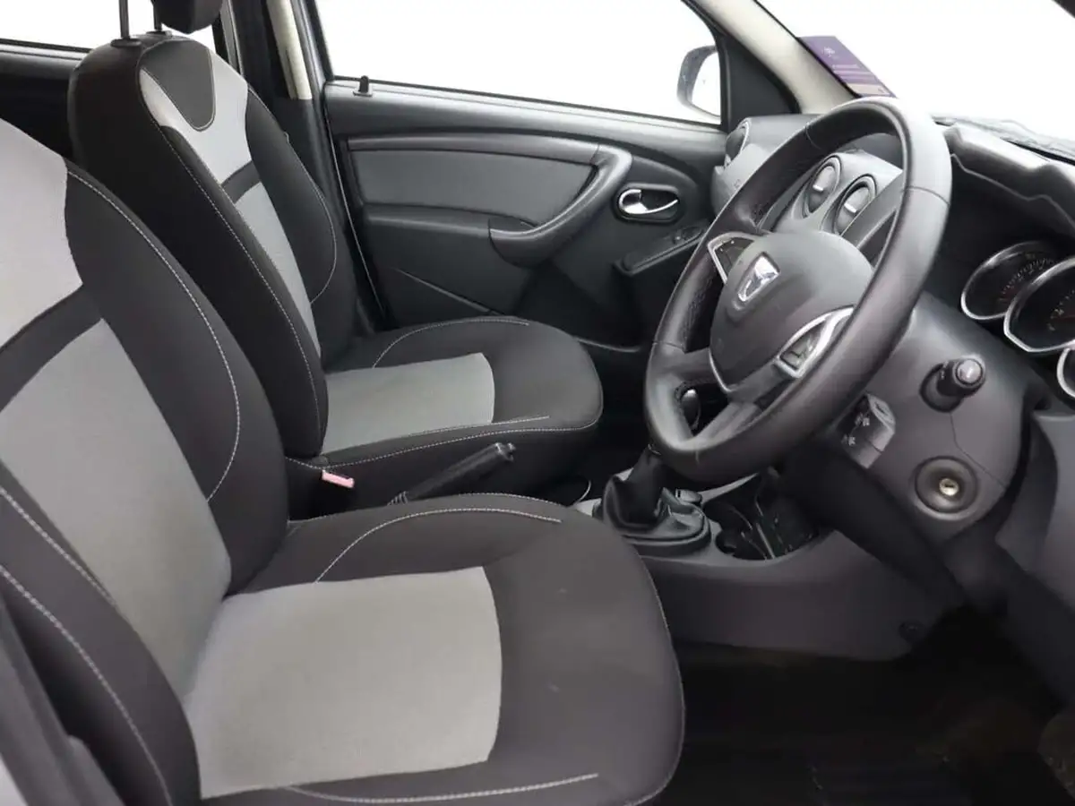 2017-dacia-duster-15dci-laureate-110bhp-ss-station-wagon-5d-auto-big-20