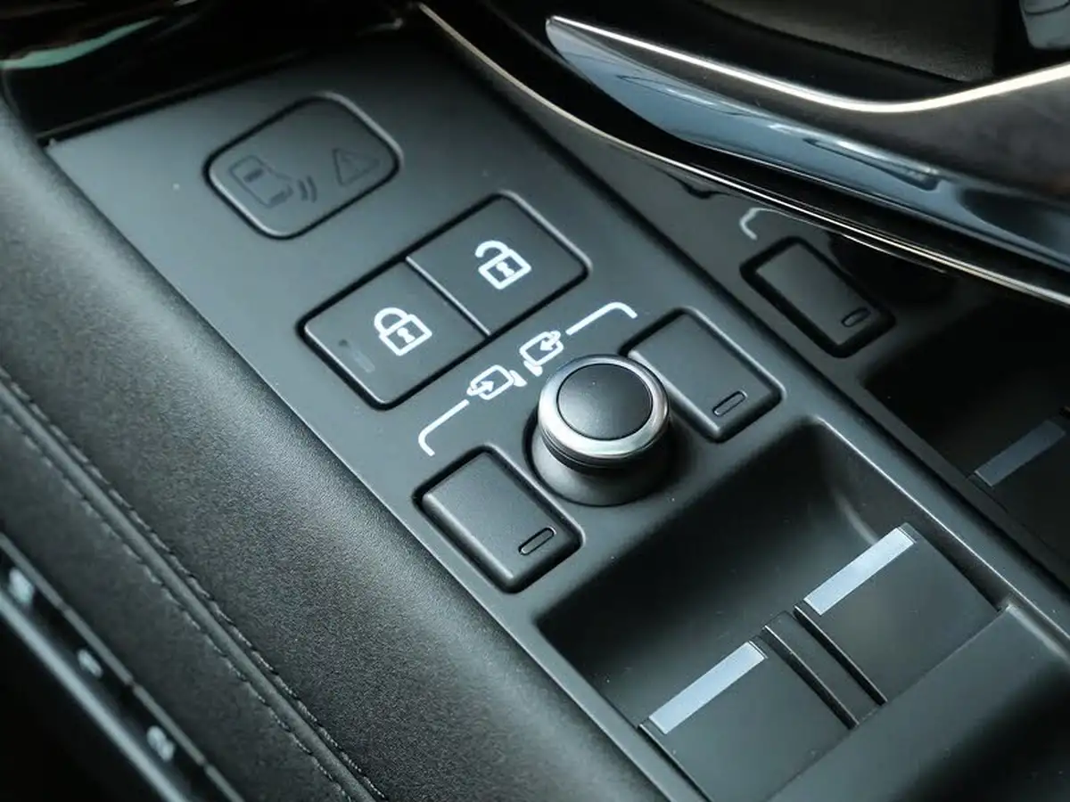 2021-land-rover-range-rover-evoque-15-p300e-r-dynamic-se-big-29