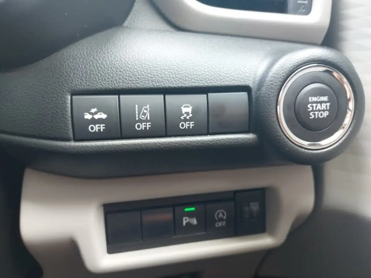 2025-suzuki-swift-12-motion-big-17