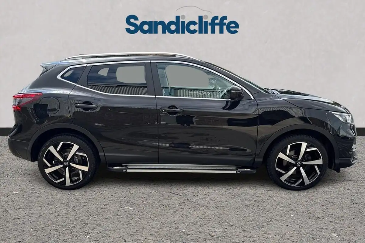 2019-nissan-qashqai-15dci-tekna-19in-alloysglass-roof-pack-dct-big-2