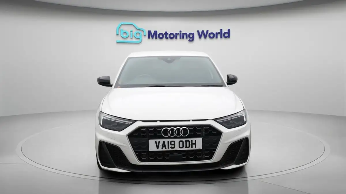 2019-audi-a1-10-30-tfsi-s-line-ss-tronic-big-2