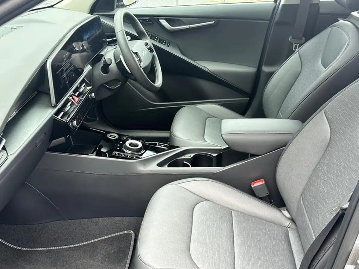 2025-kia-niro-ev-e-4-big-6