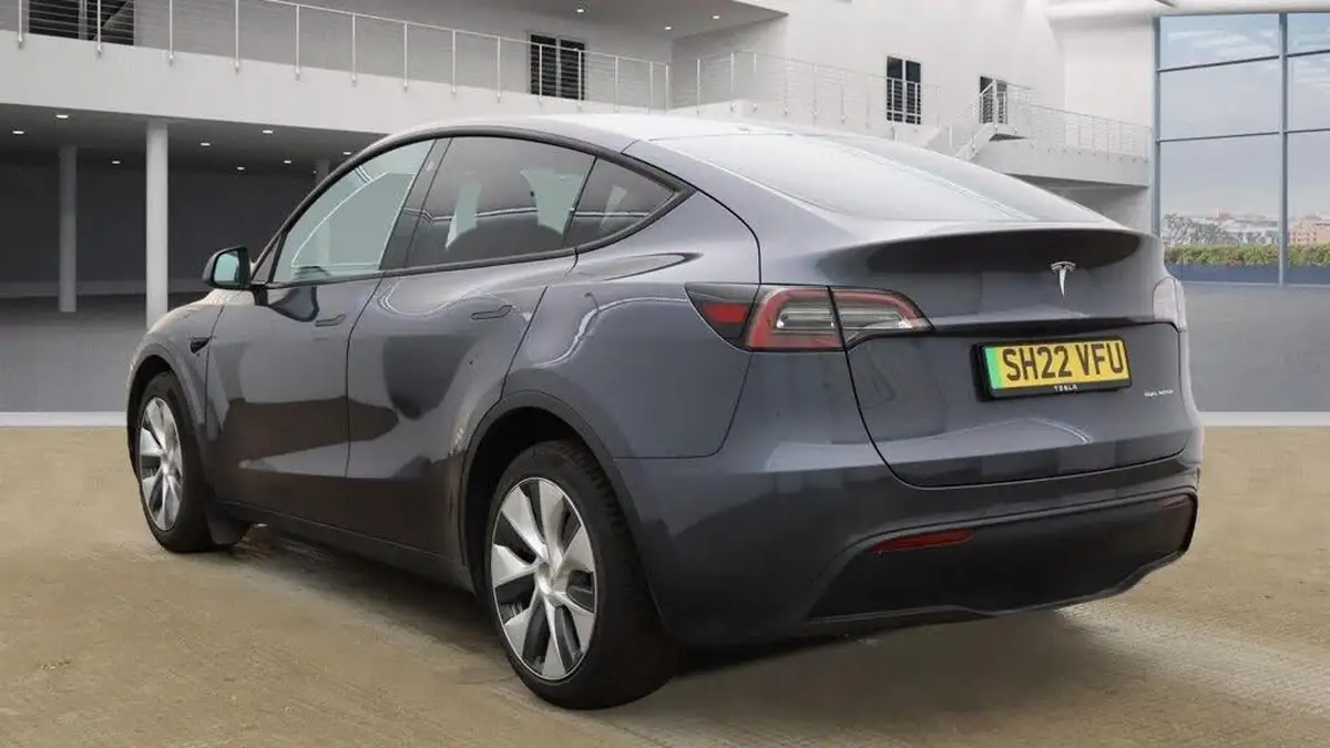 2022-tesla-model-y-e-long-range-big-1