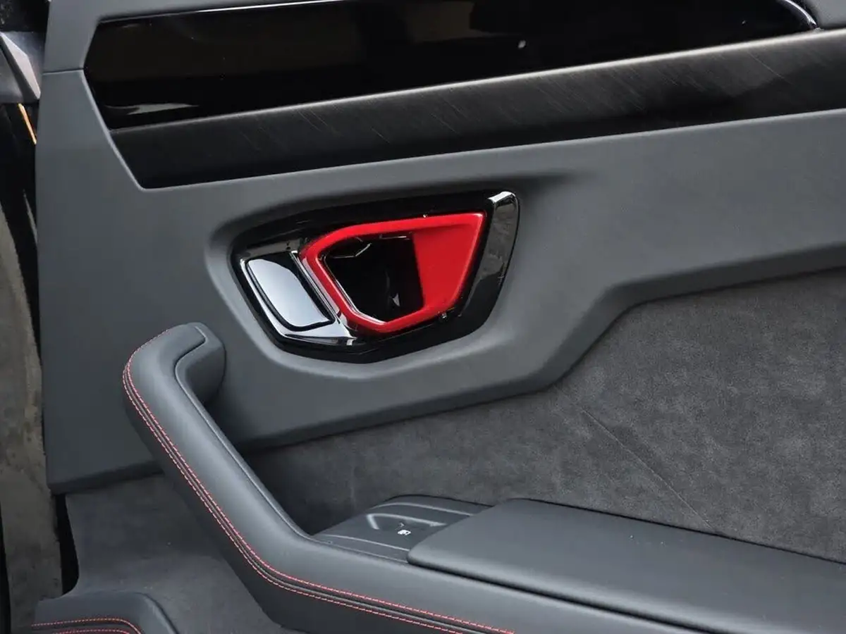 2025-lamborghini-urus-40-no-trim-big-55