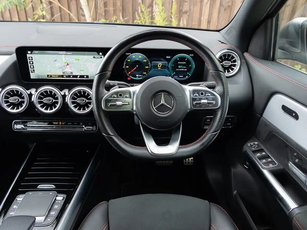 2021-mercedes-benz-eqa-e-eqa-250-amg-line-big-6