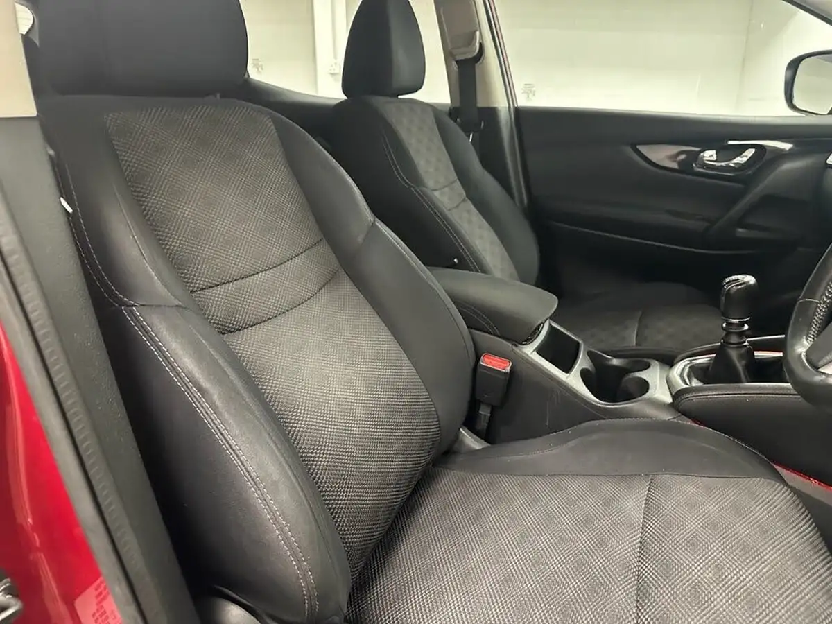 2015-nissan-qashqai-15dci-acenta-smart-vision-pack-big-15
