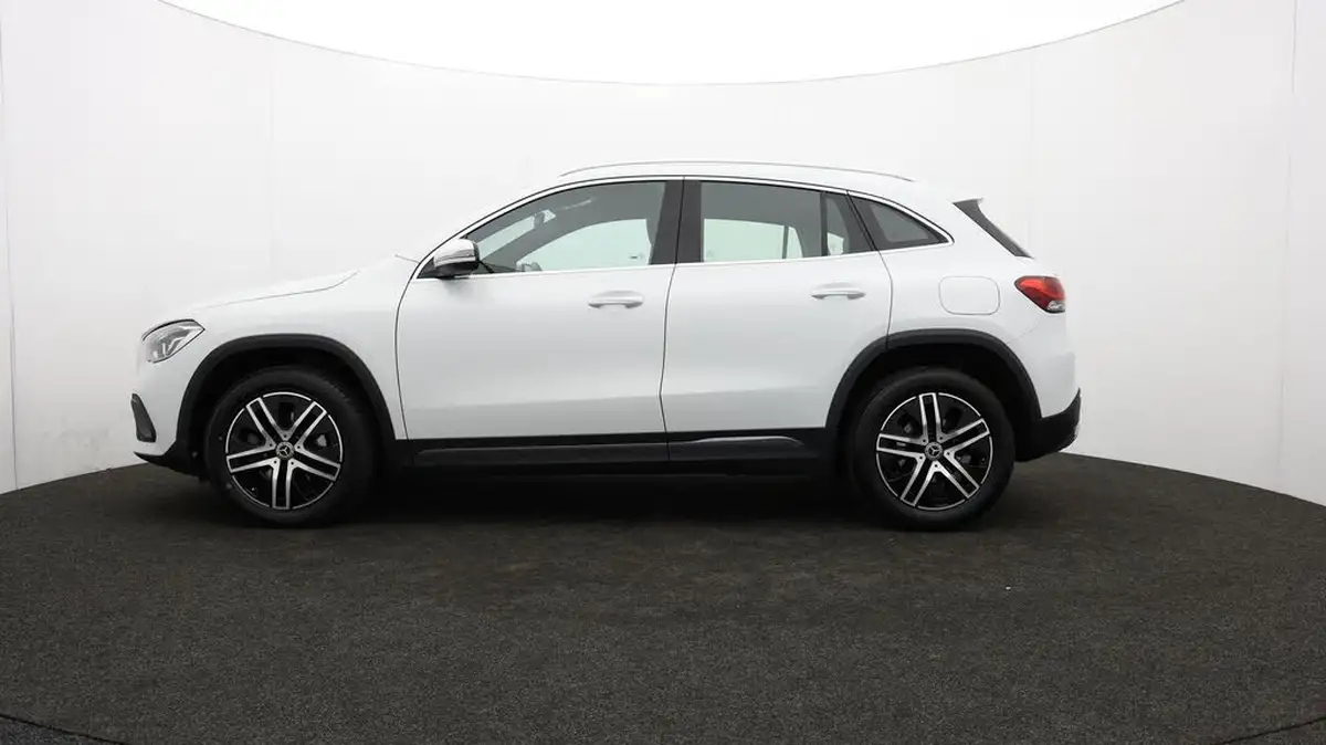 2021-mercedes-benz-gla-class-20d-gla-200d-sport-big-64