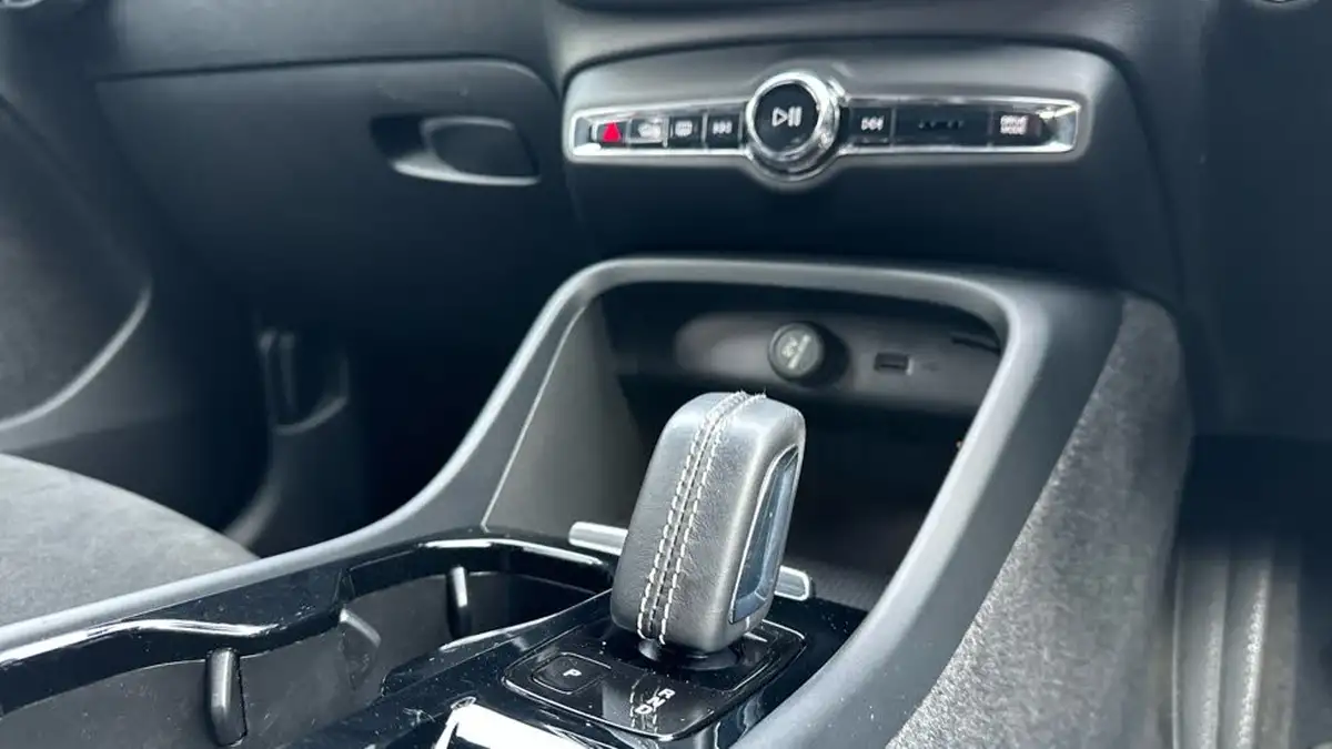 2021-volvo-xc40-15-t5-r-design-262bhp-big-23