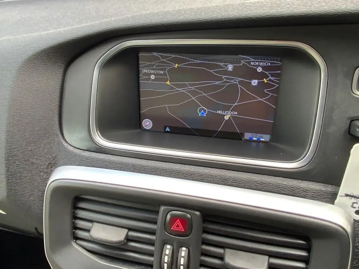 2013-volvo-v40-20td-d3-se-lux-nav-ss-geartronic-big-24