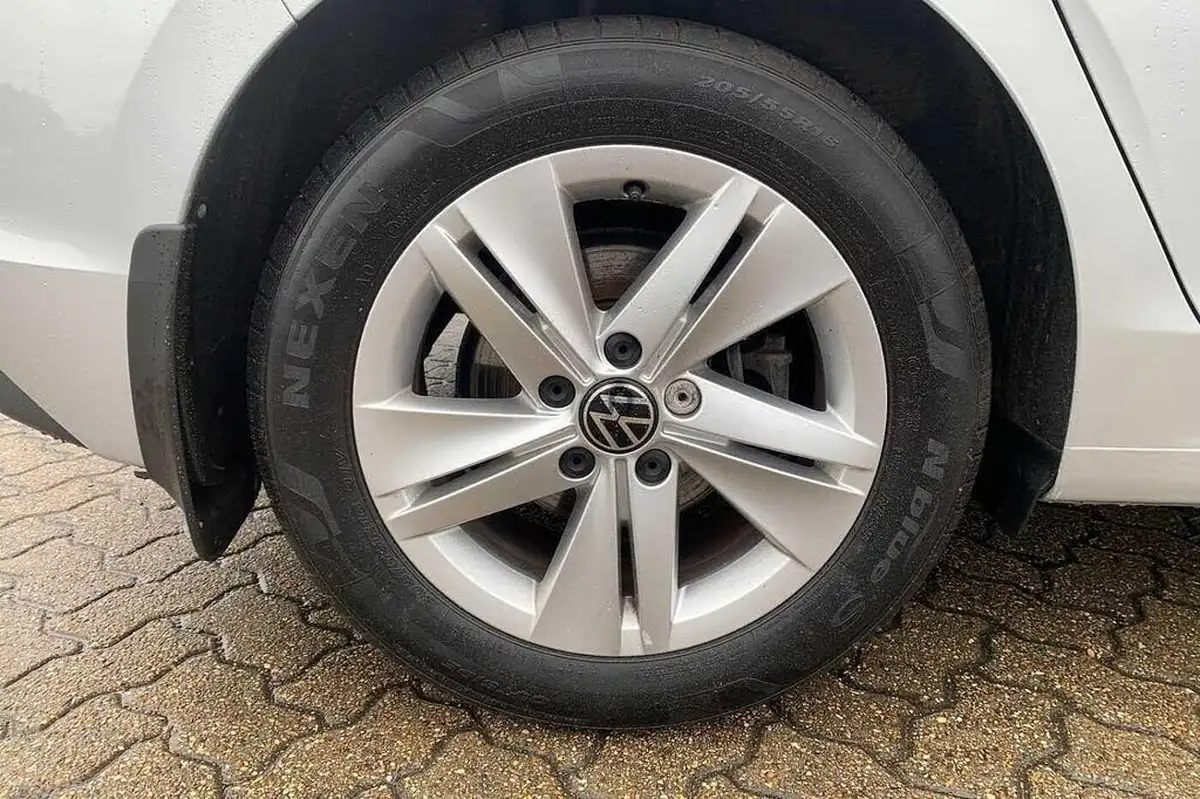 2021-volkswagen-golf-15-etsi-life-150ps-hatchback-big-4