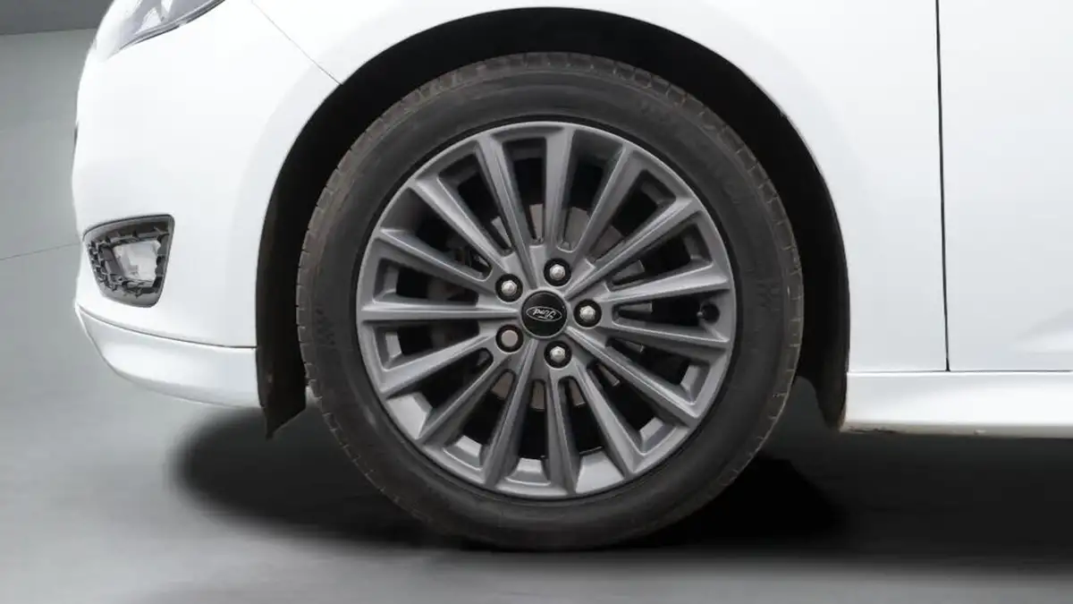 2018-ford-focus-10t-st-line-140ps-hatchback-big-18