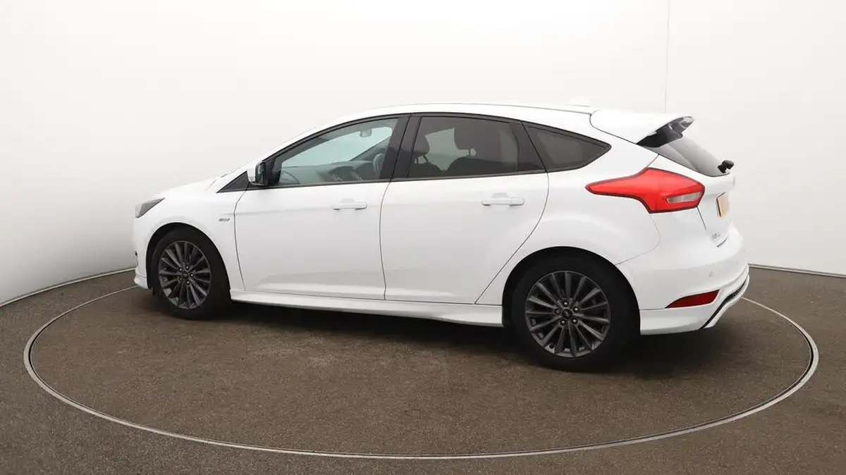 2018-ford-focus-10t-st-line-140ps-hatchback-big-46