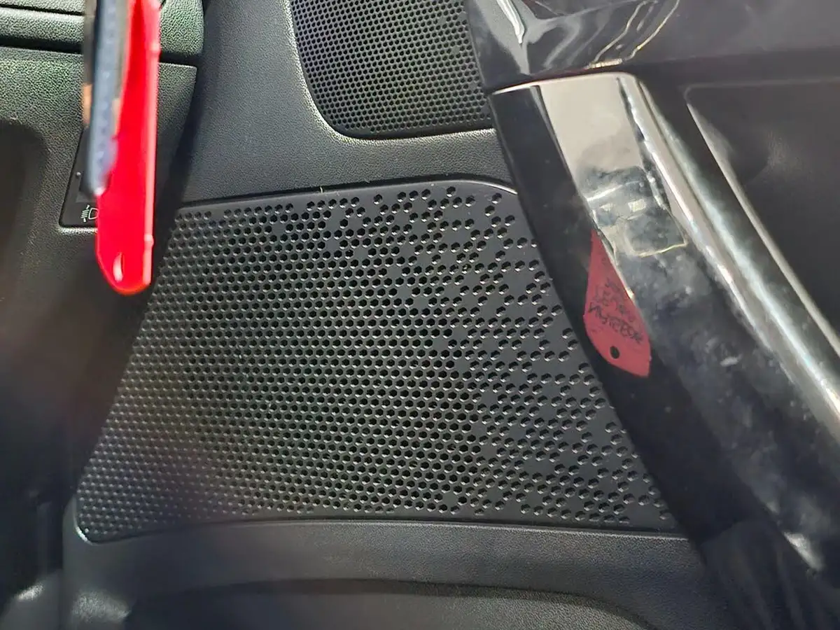2015-peugeot-208-10-access-5d-big-54