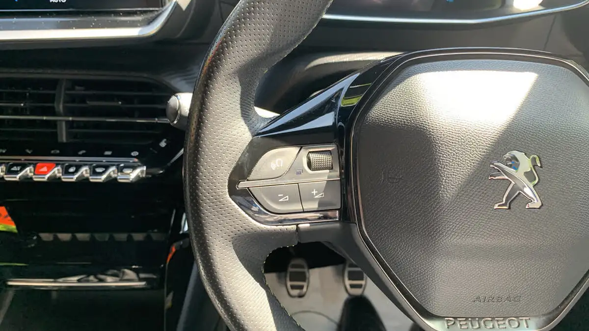 2022-peugeot-2008-suv-12-puretech-gt-big-22