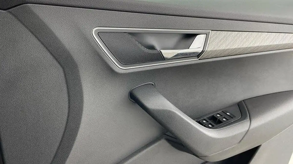 2023-skoda-karoq-15-tsi-se-l-big-18
