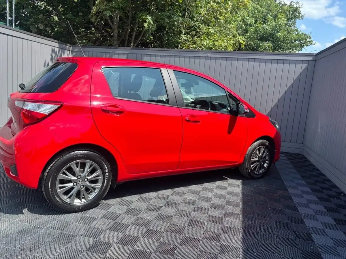 2017-toyota-yaris-15-vvt-i-icon-navi-big-16
