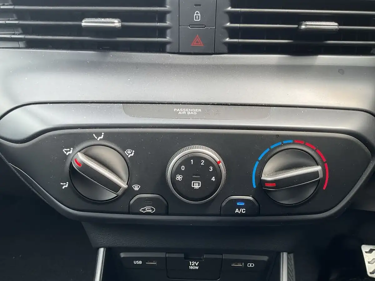 2024-hyundai-bayon-10-t-gdi-se-connect-dct-big-24
