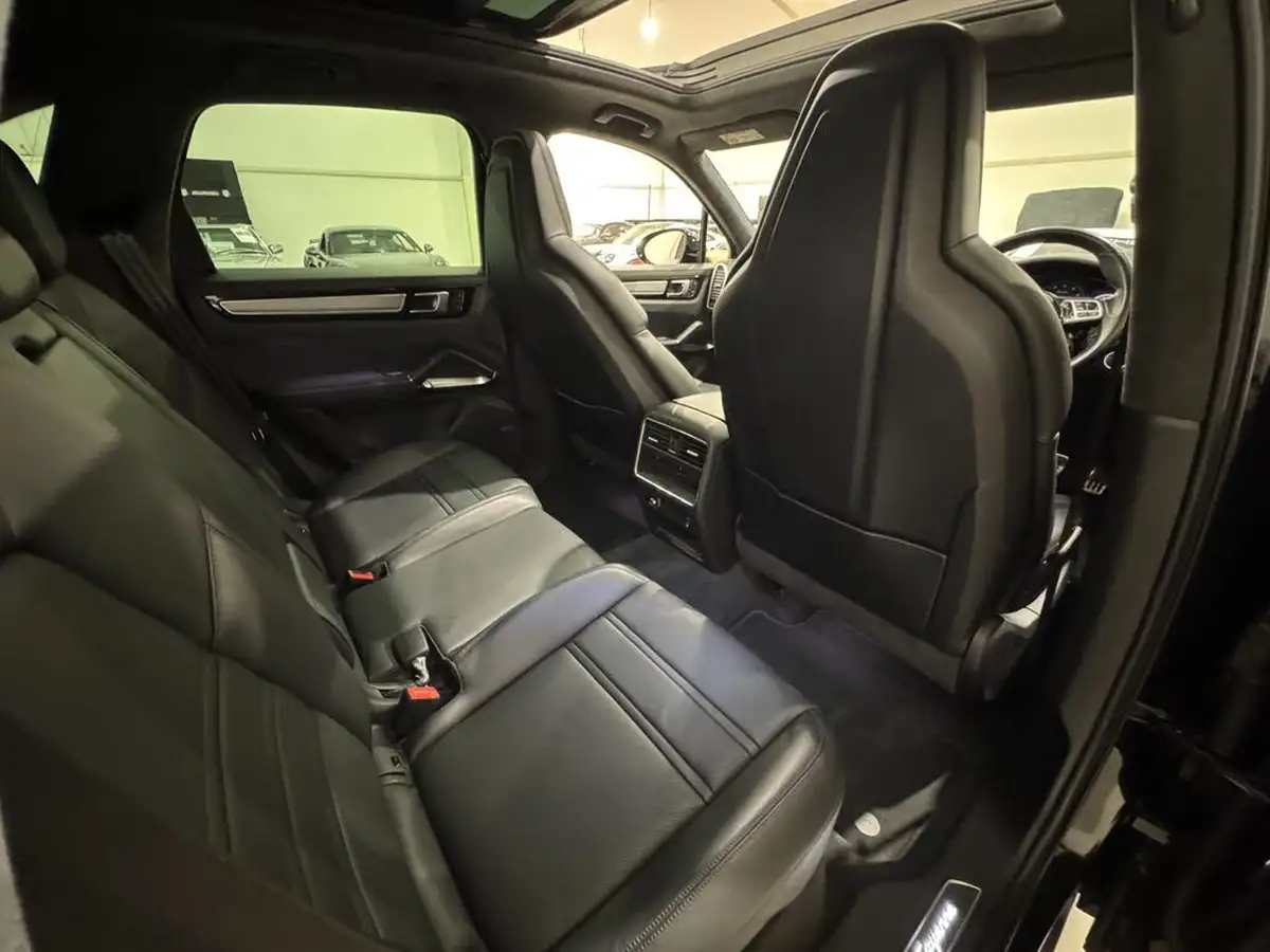 2022-porsche-cayenne-40-v8-turbo-station-wagon-big-21