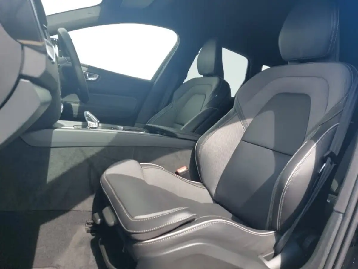 2024-volvo-xc60-20-b5-plus-black-edition-big-4