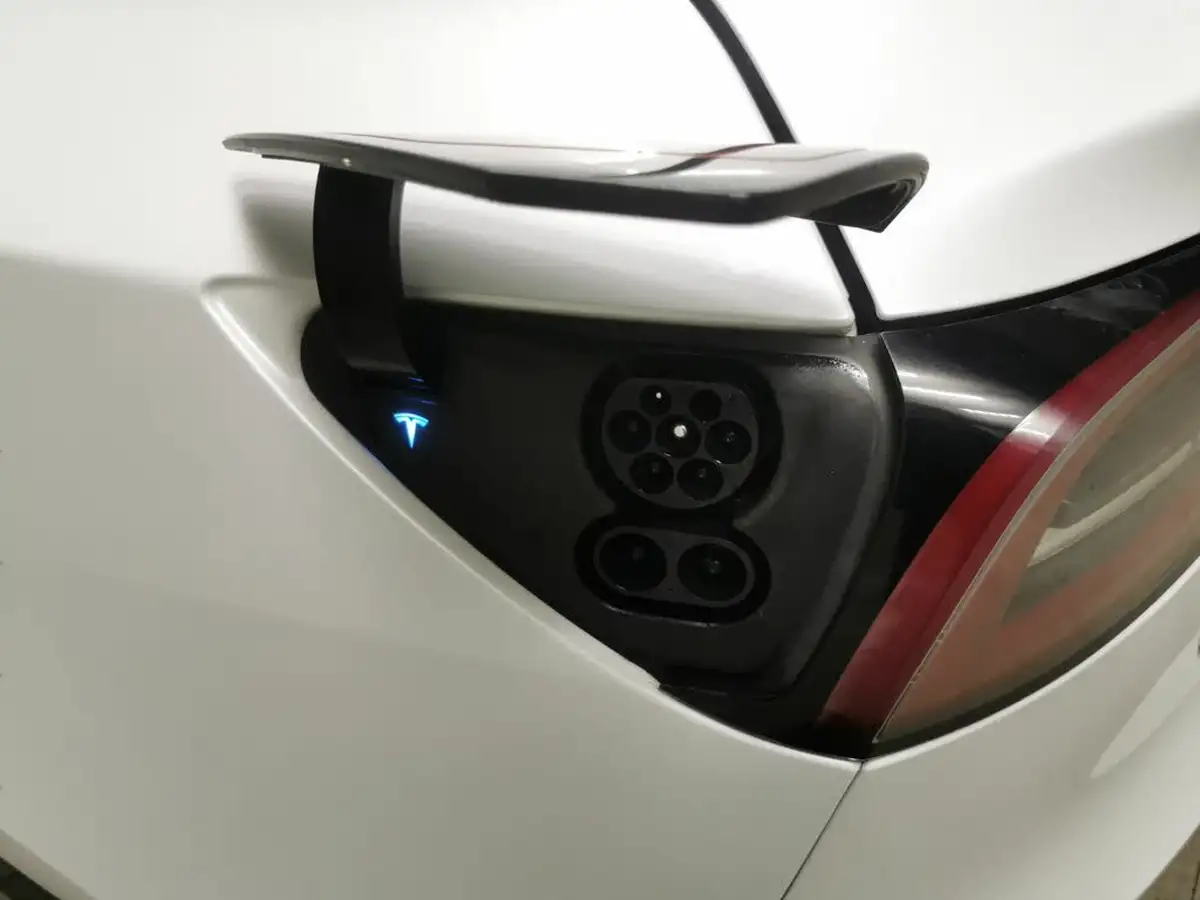 2021-tesla-model-3-e-long-range-4x4-big-29