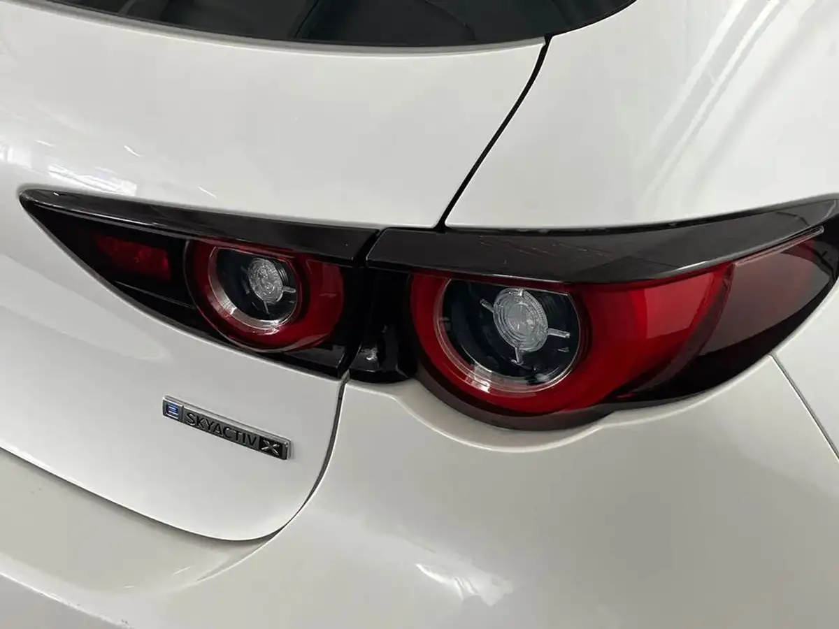 2024-mazda-mazda3-20-e-skyactiv-x-takumi-hatchback-5d-big-26