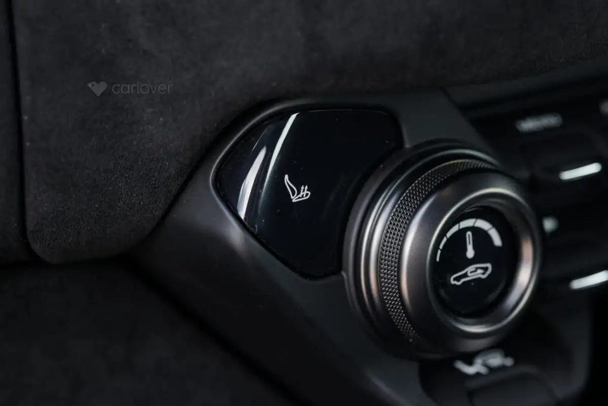 2021-aston-martin-vantage-40-v8-vantage-coupe-big-68