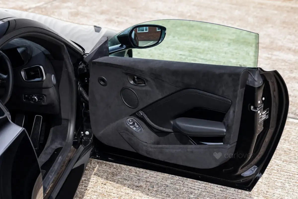 2021-aston-martin-vantage-40-v8-vantage-coupe-big-44