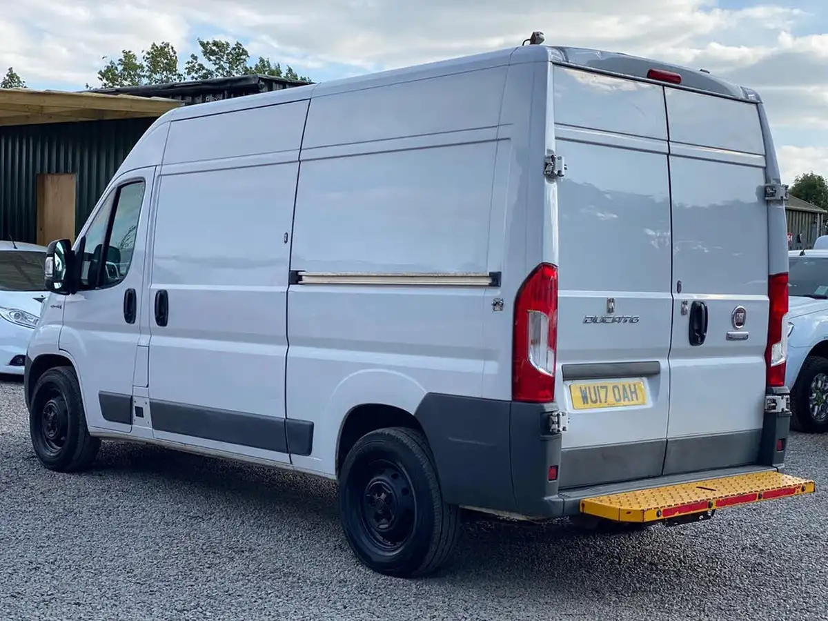 2017-fiat-ducato-20td-35-lh2-panel-big-3