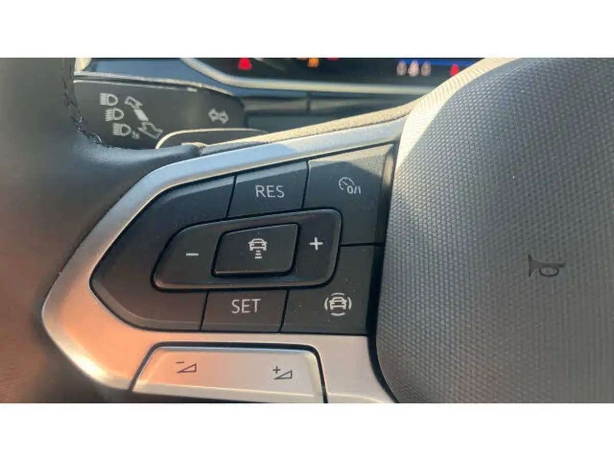 2024-volkswagen-t-roc-15-tsi-r-line-hatchback-5d-dsg-big-16