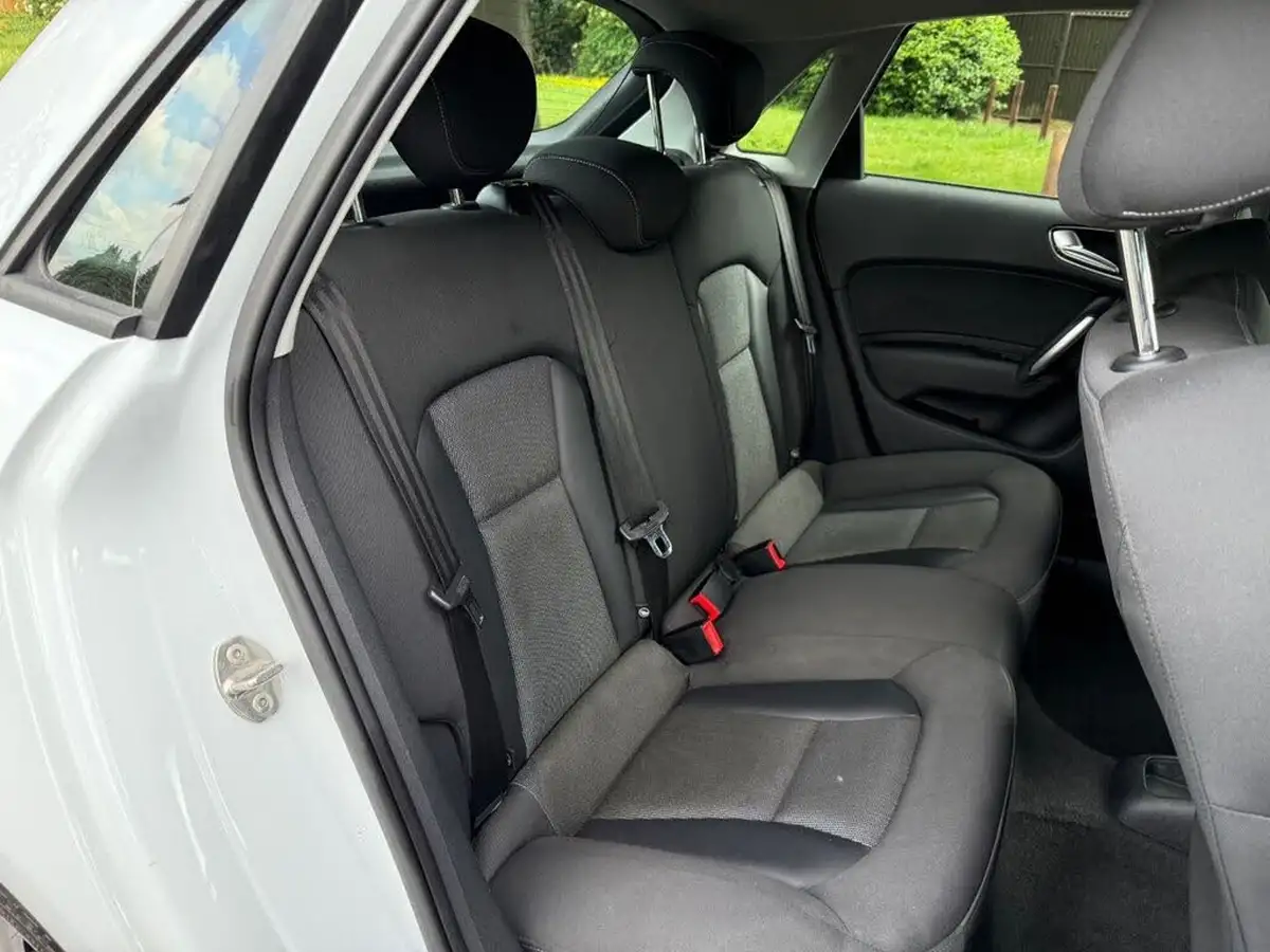 2013-audi-a1-14-tfsi-122ps-sportback-5d-1390cc-s-tronic-big-32