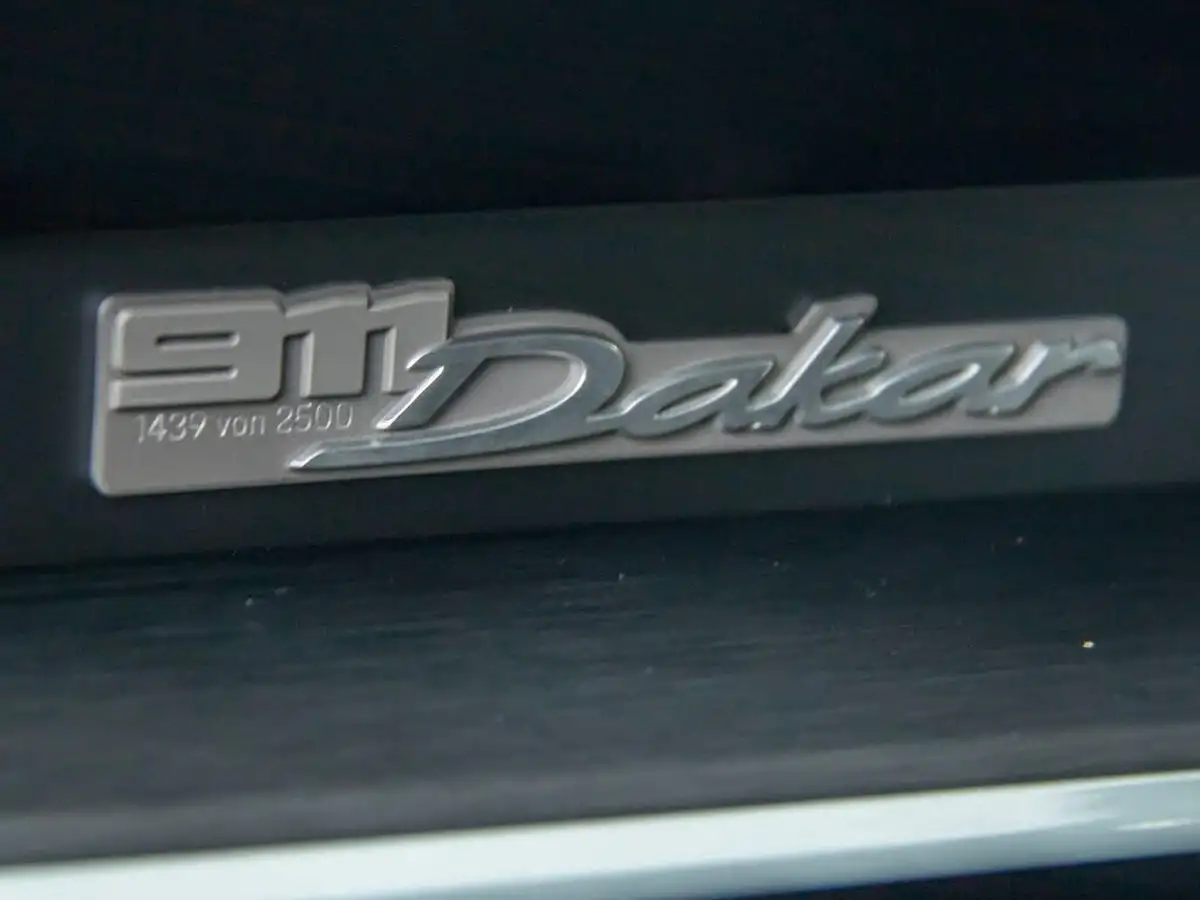 2023-porsche-911-30-dakar-big-15