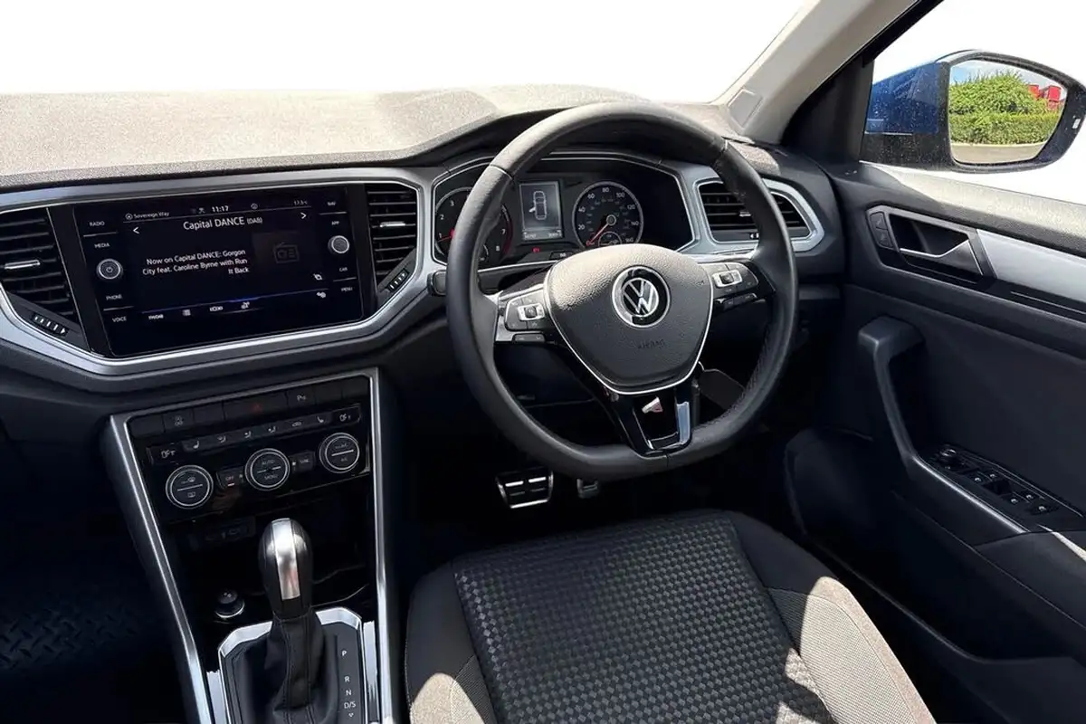 2021-volkswagen-t-roc-15-tsi-active-hatchback-5d-dsg-big-17