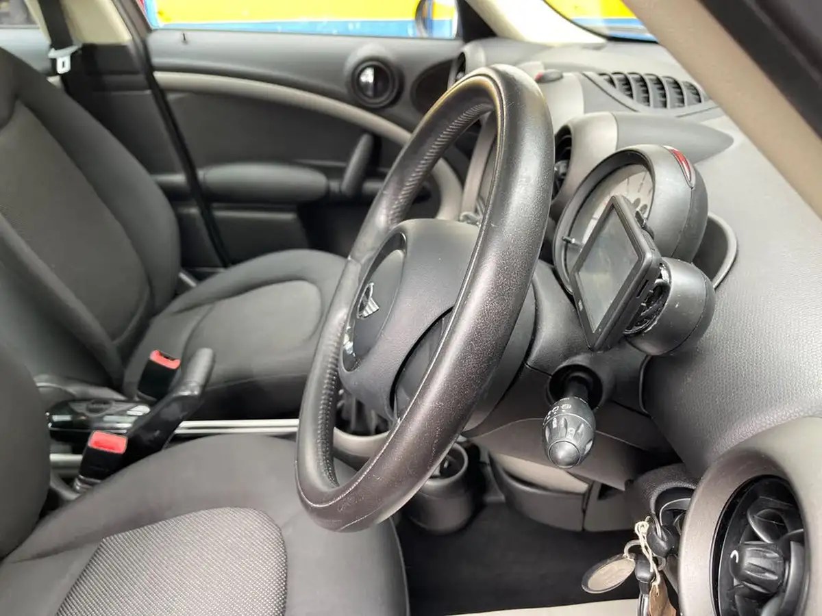 2011-mini-countryman-16-cooper-pepper-big-39