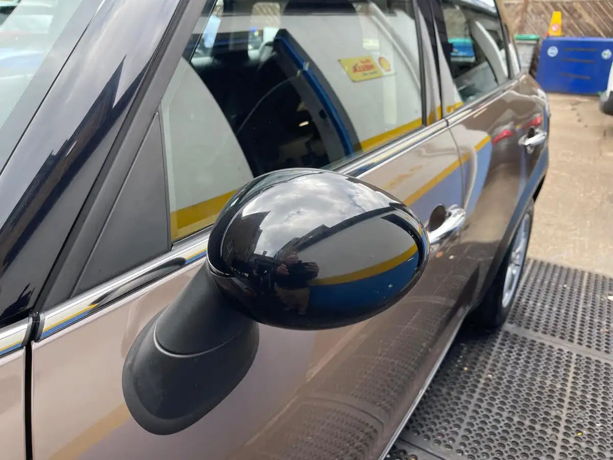2011-mini-countryman-16-cooper-pepper-big-15