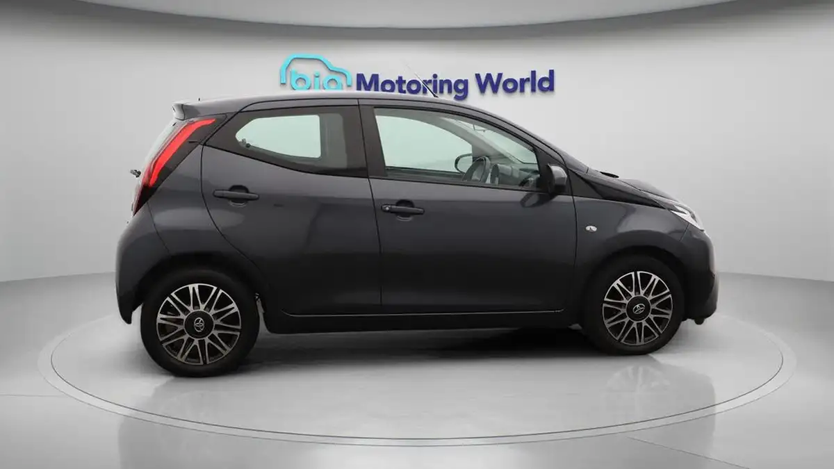 2019-toyota-aygo-10-vvt-i-x-play-tss-x-shift-big-8