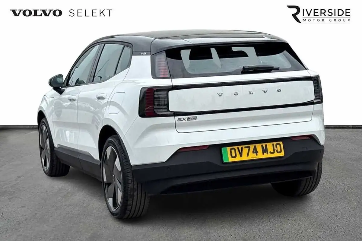 2024-volvo-ex30-e-single-motor-plus-extended-range-big-2