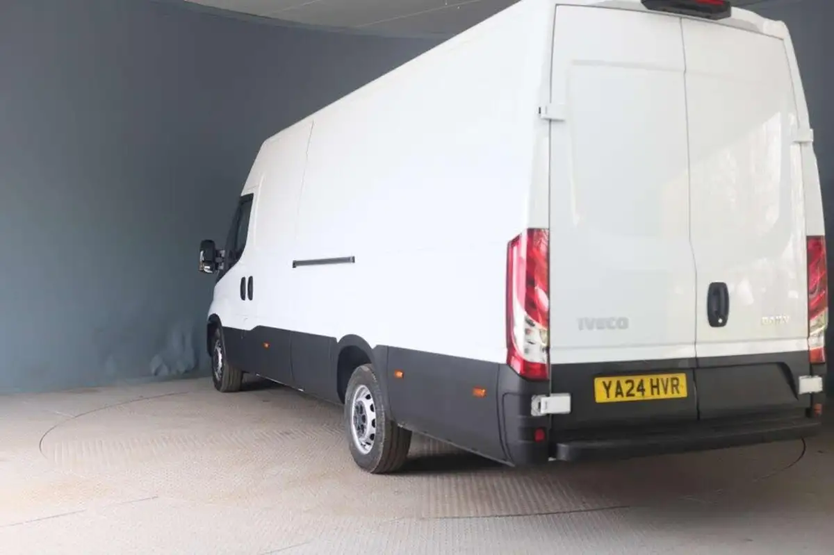 2024-iveco-daily-s-class-23td-35s14v-business-3520lmm-h2-136pseu6dt-big-10