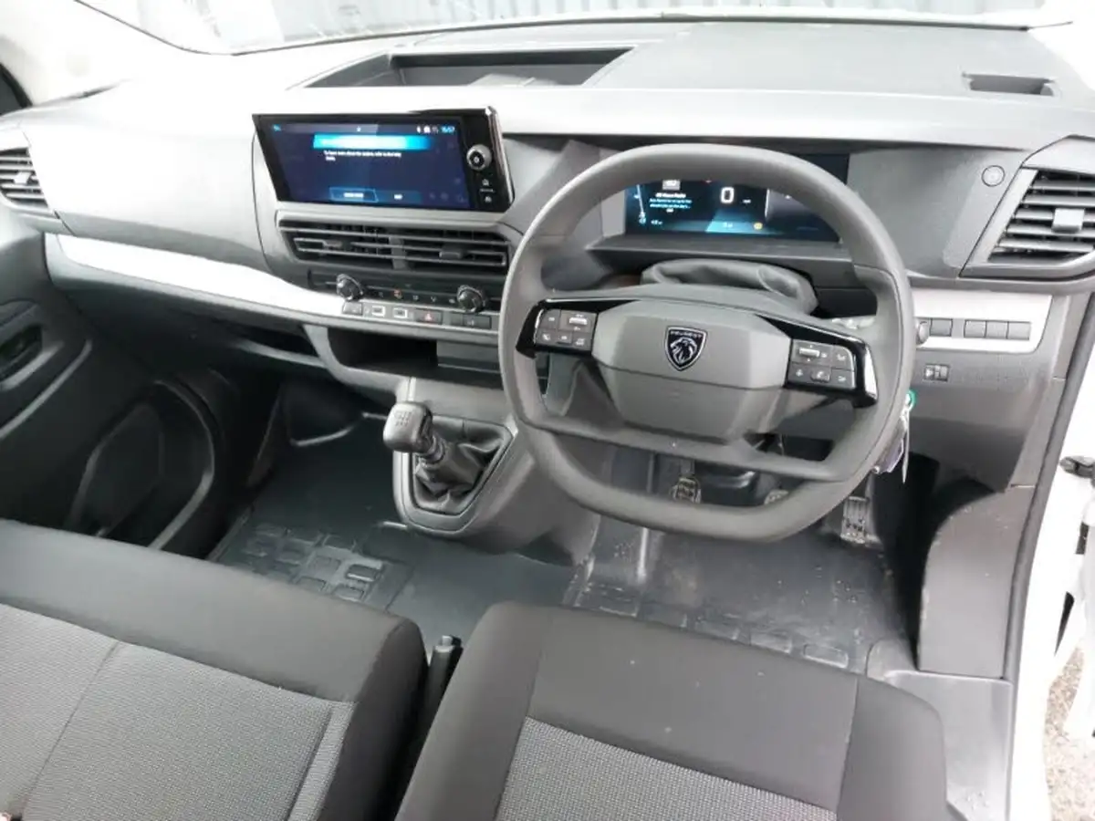 2024-peugeot-expert-15-bluehdi-professional-long-big-2